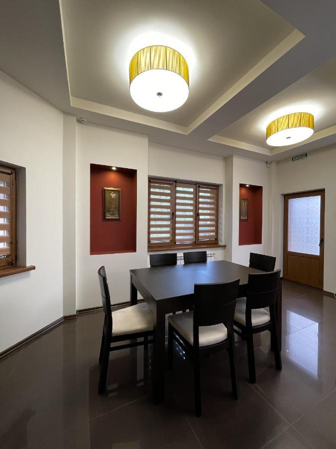 Tita Family House Hotel Gnedin Exterior photo