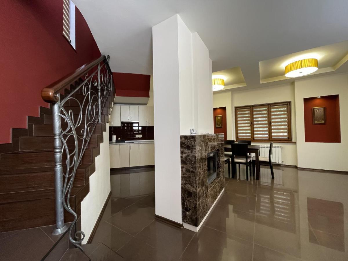 Tita Family House Hotel Gnedin Exterior photo