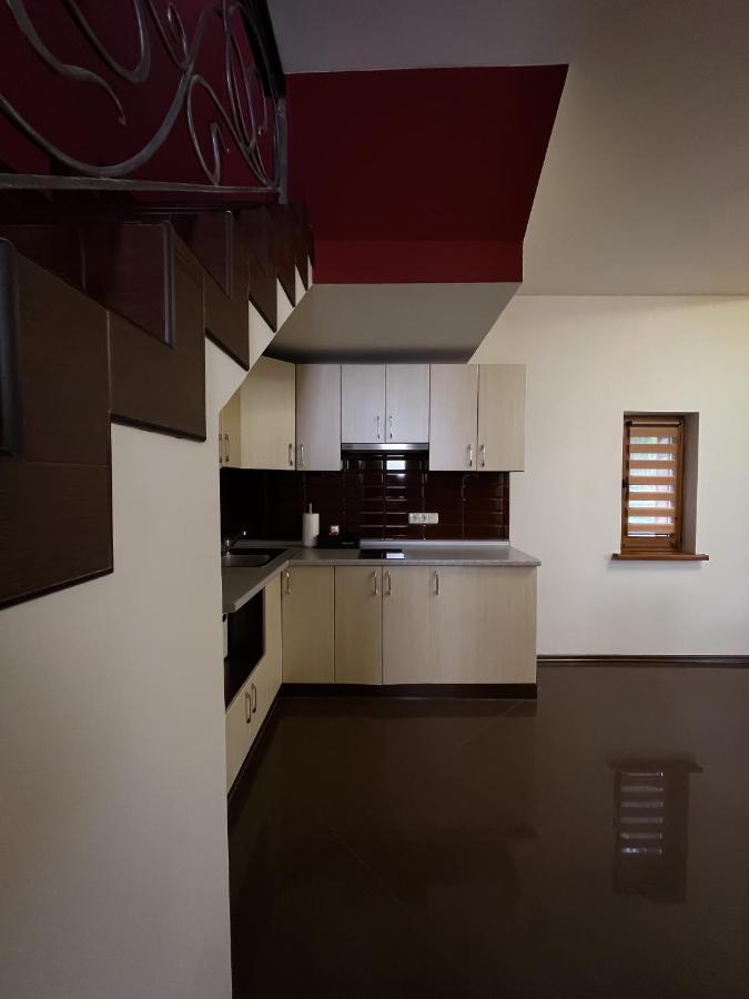 Tita Family House Hotel Gnedin Exterior photo